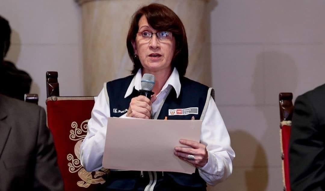 RENUNCIO MINISTRA INCAPAZ ...SIN PENA NI GLORIA SE VA MAZETI